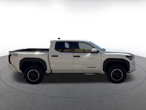 Used 2025 Toyota Tacoma TRD Off-Road AWD/4WD image 11