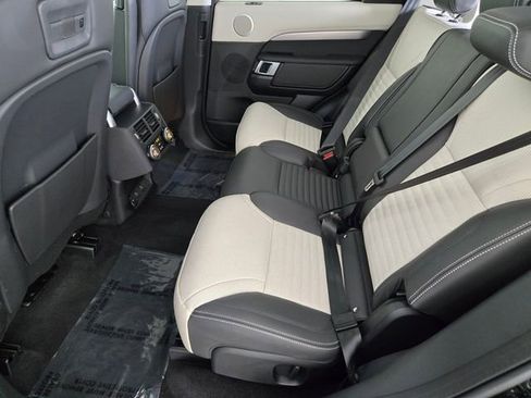 Used 2025 Land Rover Discovery Dynamic SE AWD/4WD image 5