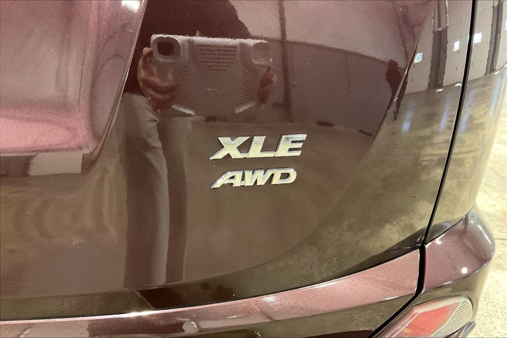 Used 2018 Toyota RAV4 XLE w/ Plus Extra Value Package AWD/4WD image 24