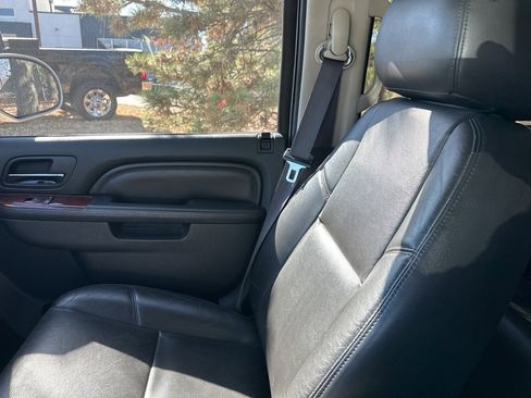 Used 2013 Cadillac Escalade Luxury image 21