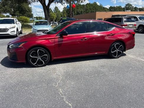 Used 2023 Nissan Altima 2.5 SR w/ SR Premium Package FWD image 1