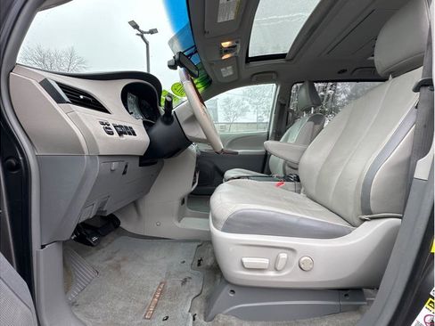 Used 2012 Toyota Sienna Limited image 14