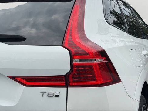Certified 2025 Volvo XC60 T8 Ultra w/ Climate Package AWD/4WD image 10