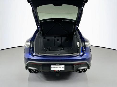 Certified 2026 Porsche Macan AWD/4WD image 36