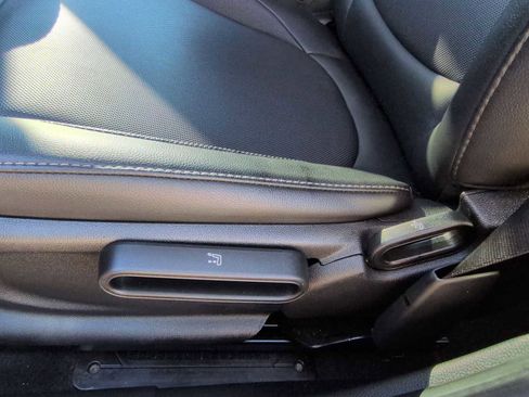 Used 2019 MINI Cooper 4-Door Hardtop w/ Signature Upholstery Package image 18