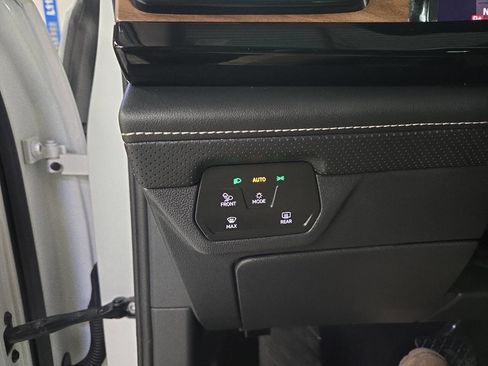 Used 2024 Volkswagen Atlas SE image 14