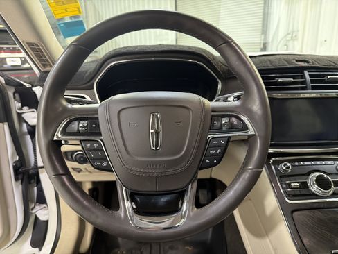 Used 2020 Lincoln Continental w/ Premium Package image 16