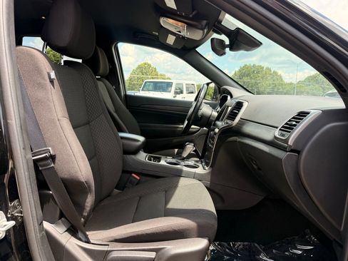 Used 2021 Jeep Grand Cherokee Laredo image 18