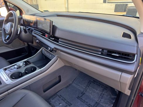 Used 2025 Kia Carnival EX FWD image 14