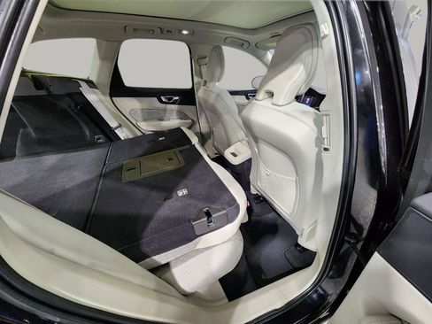 Used 2022 Volvo XC60 B5 Momentum AWD/4WD image 38