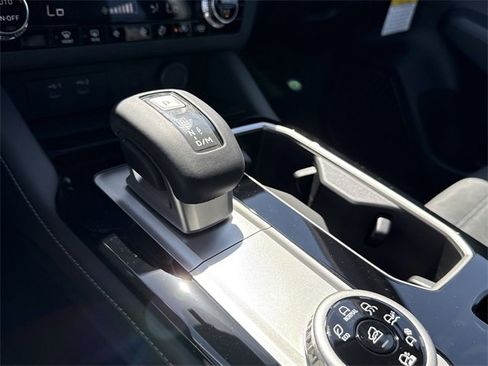 New 2025 Mitsubishi Outlander SE image 21