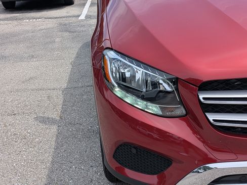 Used 2019 Mercedes-Benz GLC 300 image 9