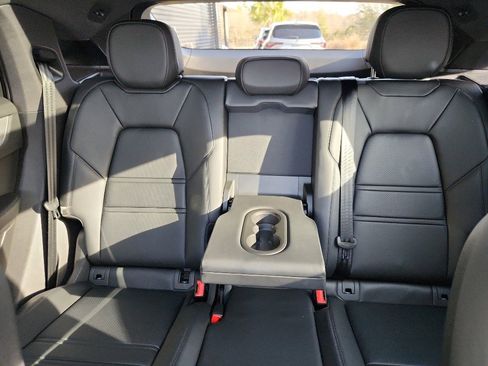 Certified 2024 Porsche Cayenne Coupe image 42