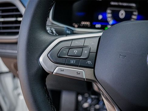 New 2025 Volkswagen Taos SE image 16