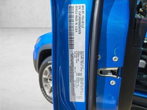 Used 2022 Jeep Cherokee Trailhawk image 24