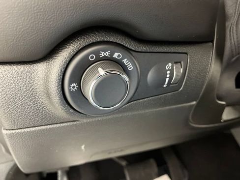 Used 2024 Dodge Durango GT RWD image 32