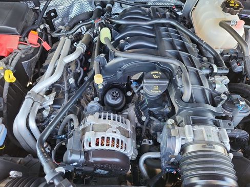 Used 2024 Jeep Gladiator Sport AWD/4WD image 15