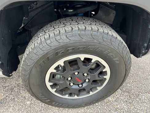 Used 2025 Toyota Tacoma TRD Off-Road w/ TRD Off Road Upgrade Package AWD/4WD image 16