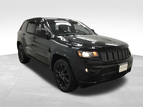 Used 2022 Jeep Grand Cherokee Laredo X AWD/4WD image 3