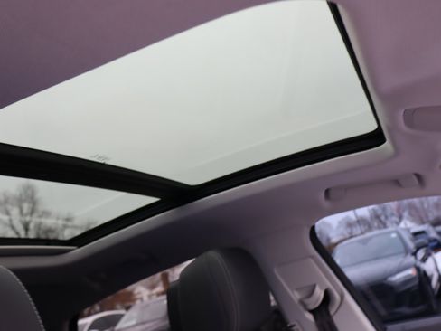 Used 2022 Audi e-tron Premium Plus w/ Premium Plus Package image 16