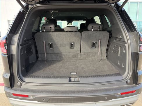 Used 2025 GMC Acadia Elevation image 8