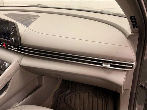 Used 2024 Hyundai Elantra SE image 11