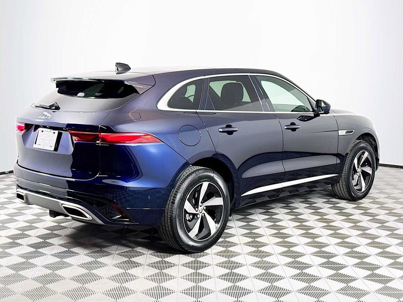 New 2025 Jaguar F-PACE R-Dynamic S AWD/4WD image 5