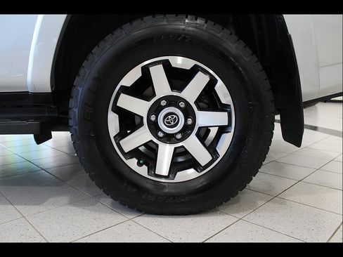 Used 2024 Toyota 4Runner TRD Off-Road Premium AWD/4WD image 12