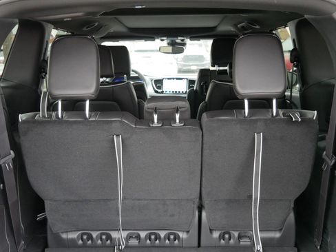 New 2026 Chrysler Pacifica Limited w/ Uconnect Theater Family Group image 11
