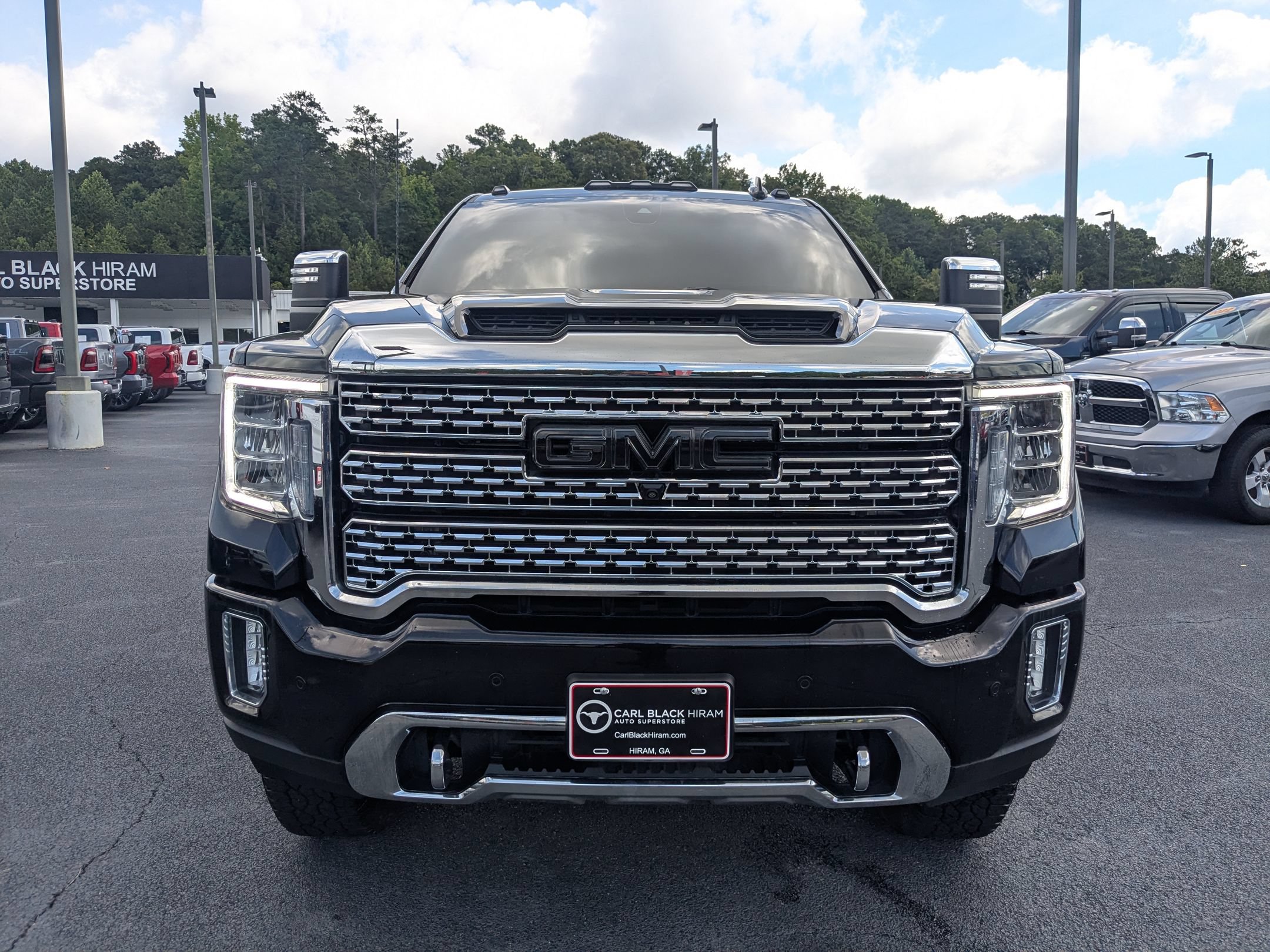 Used 2021 GMC Sierra 2500 Denali w/ Denali Black Diamond Edition AWD/4WD image 2