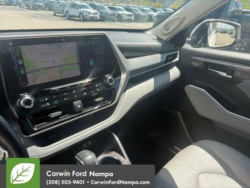 Used 2021 Toyota Highlander Platinum AWD/4WD image 10