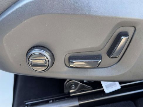 Certified 2025 Volvo XC60 B5 Plus image 18