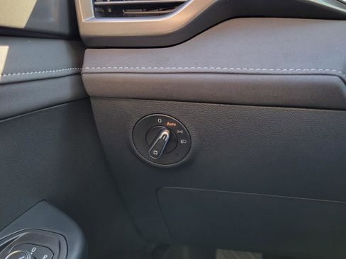 Certified 2025 Volkswagen Taos SE w/ Taos Adventure Package (SXB) FWD image 23