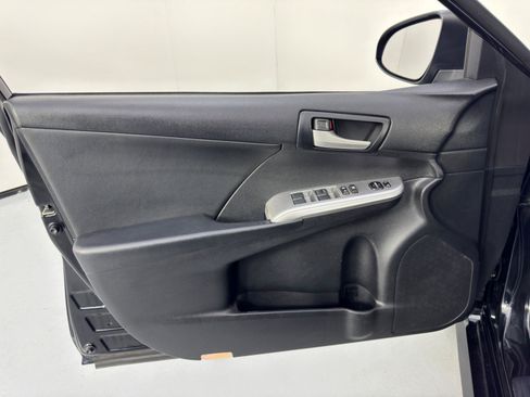 Used 2014 Toyota Camry SE image 33