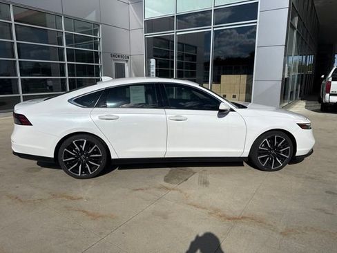 Used 2023 Honda Accord Touring image 8