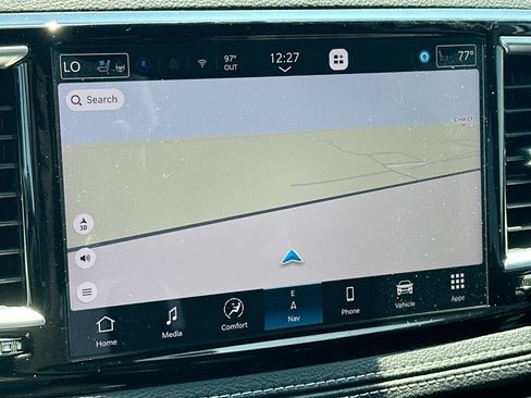 Used 2026 Chrysler Pacifica Limited FWD image 18