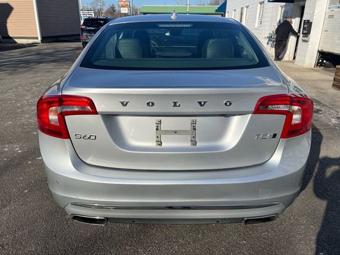 Used 2018 Volvo S60 T5 Inscription image 23