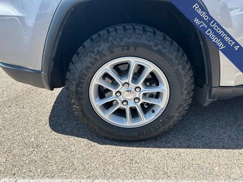 Used 2018 Jeep Grand Cherokee Laredo RWD image 9