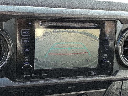 Used 2019 Toyota Tacoma TRD Sport image 18