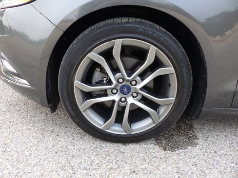 Used 2017 Ford Fusion SE w/ Equipment Group 201A FWD image 15