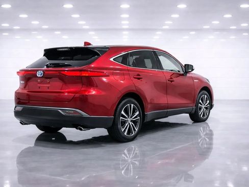 Used 2021 Toyota Venza LE image 5