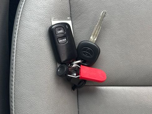 Used 2013 Toyota Camry L image 30