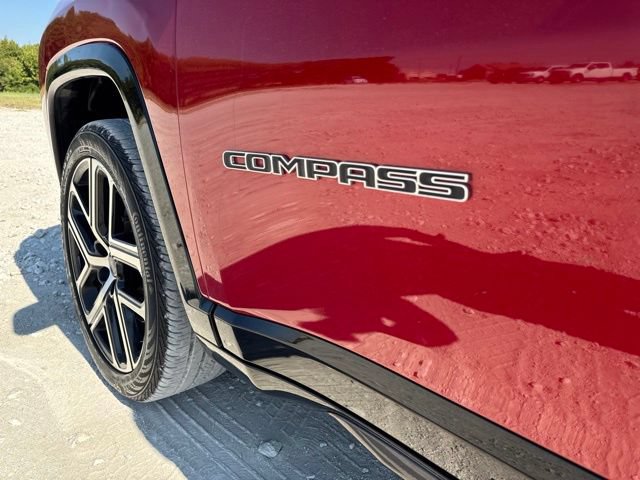 Used 2025 Jeep Compass Limited w/ Elite Group AWD/4WD image 9