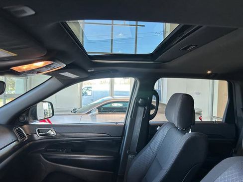 Used 2020 Jeep Grand Cherokee Laredo image 16