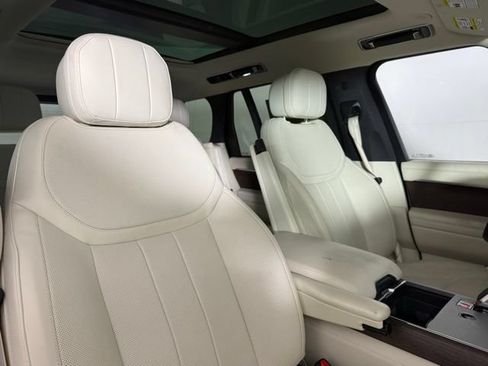 Used 2025 Land Rover Range Rover SE AWD/4WD image 32