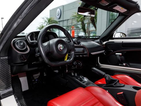 Used 2016 Alfa Romeo 4C Spider w/ Convenience Group - Spider RWD image 17