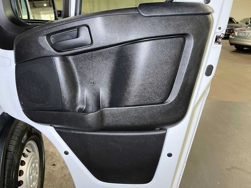 Used 2024 RAM ProMaster 2500 w/ Convenience Group FWD image 10