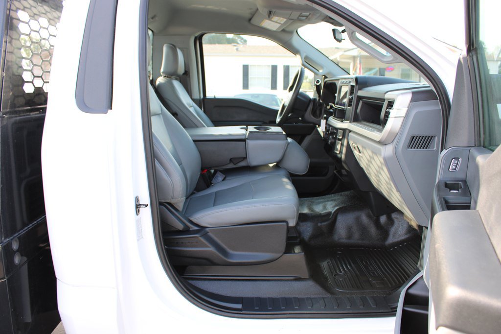 Used 2023 Ford F550 4x4 Regular Cab Super Duty image 22