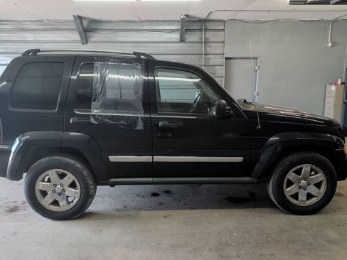 Used 2007 Jeep Liberty Limited AWD/4WD image 6