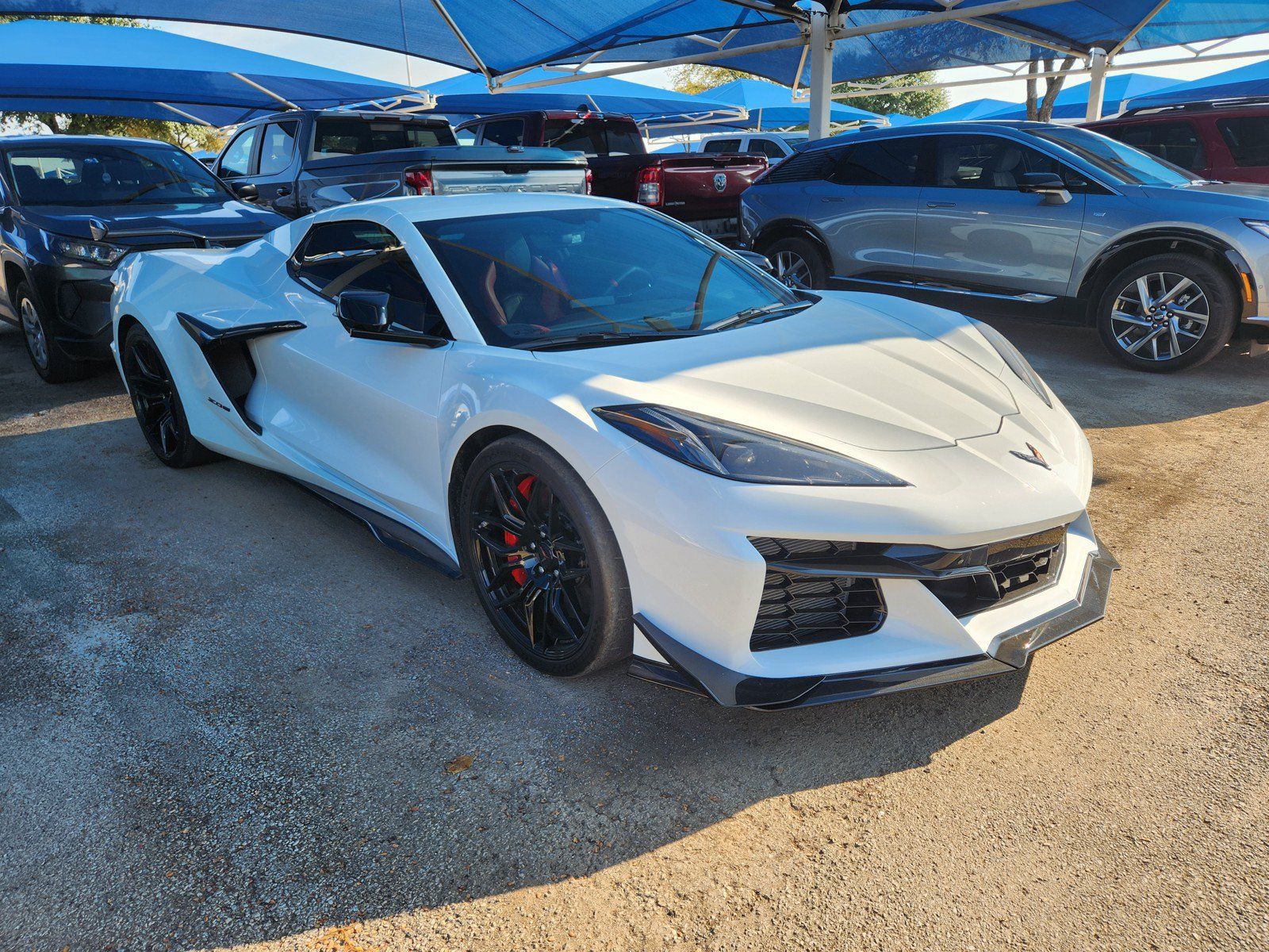 Used 2023 Chevrolet Corvette Z06 w/ Z07 Performance Package RWD image 1